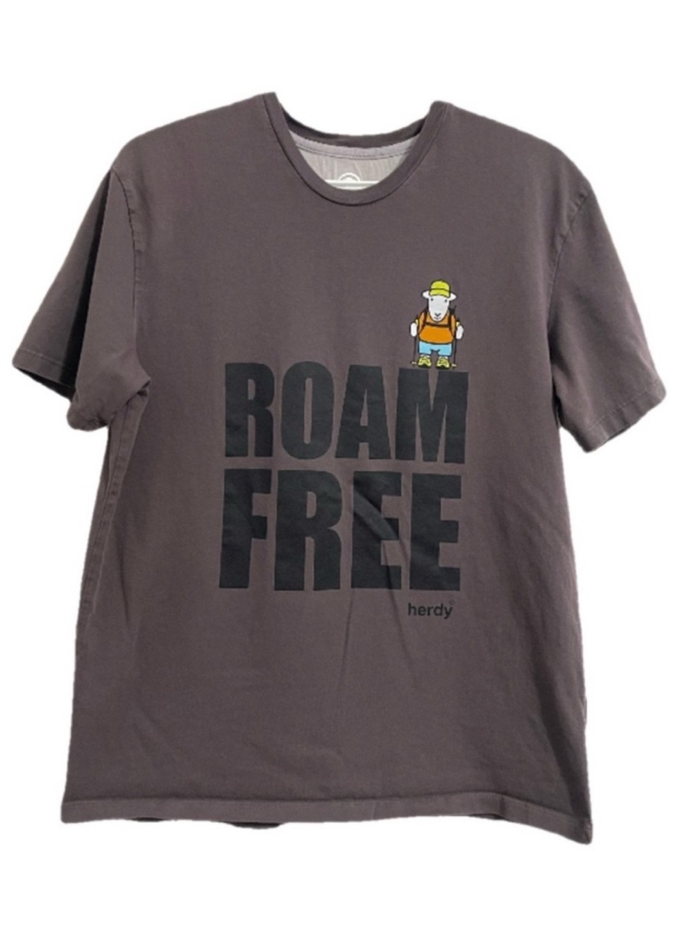 Herdy “Roam Free” Short Sleeve Tee in Charcoal